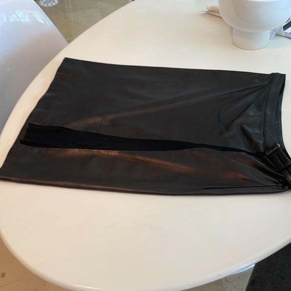 GUCCI BLACK LEATHER SKIRT - Picture 2 of 5
